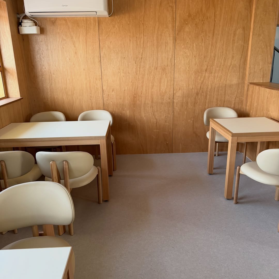 930_table 게시물 이미지: [상품명]
루나테이블
델루나테이블

[사이즈]
W700 /...