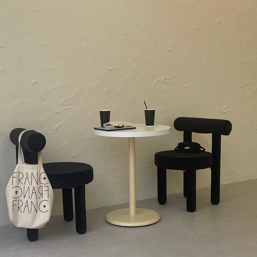 Photo by 930furniture_table(930퍼니처) on May 03, 2023.