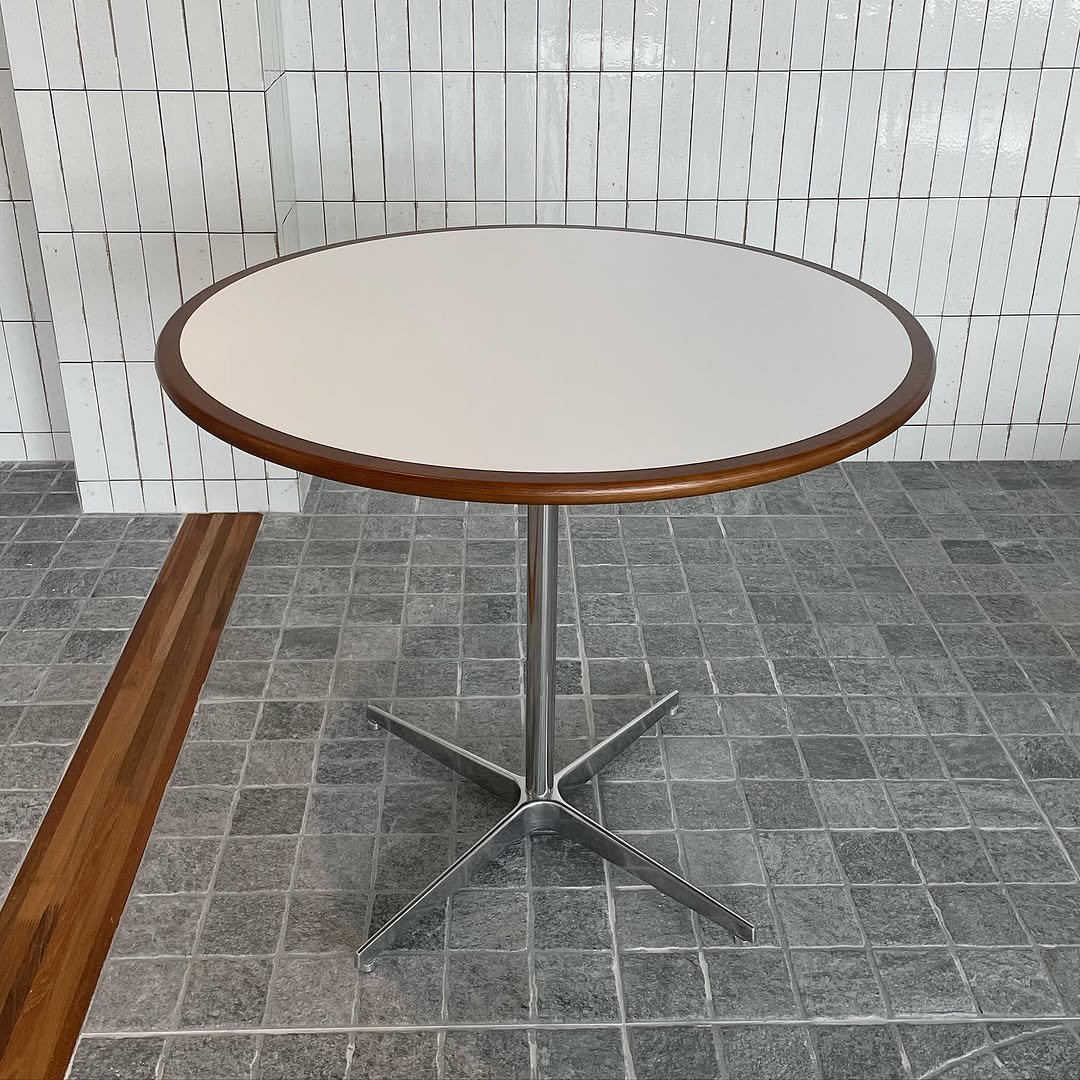 930_table 게시물 이미지: [ 다이닝 테이블 ] 

[ 사이즈 ]
DIA850 H720
(변경가능)

[ 색상...