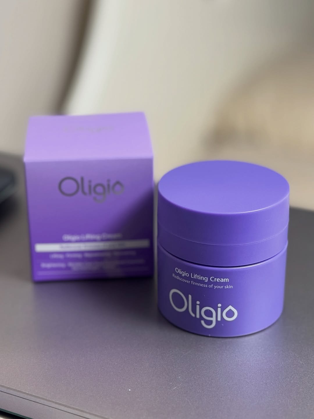 Photo shared by 키키야𖤐 on December 12, 2025 tagging @clabiane_official. May be an image of one or more people, makeup, hair product, lotion, hand cream, ointment and text that says 'Oligio 1000 OltigioLitingCream OligioLifting erfir Oligio Lifting Cream mnessofyourskl frminessoFyourskin yourskin your skin Oligio'.