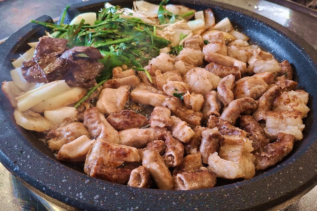 Photo by 키키야𖤐 on February 27, 2026. May be an image of pork and text.