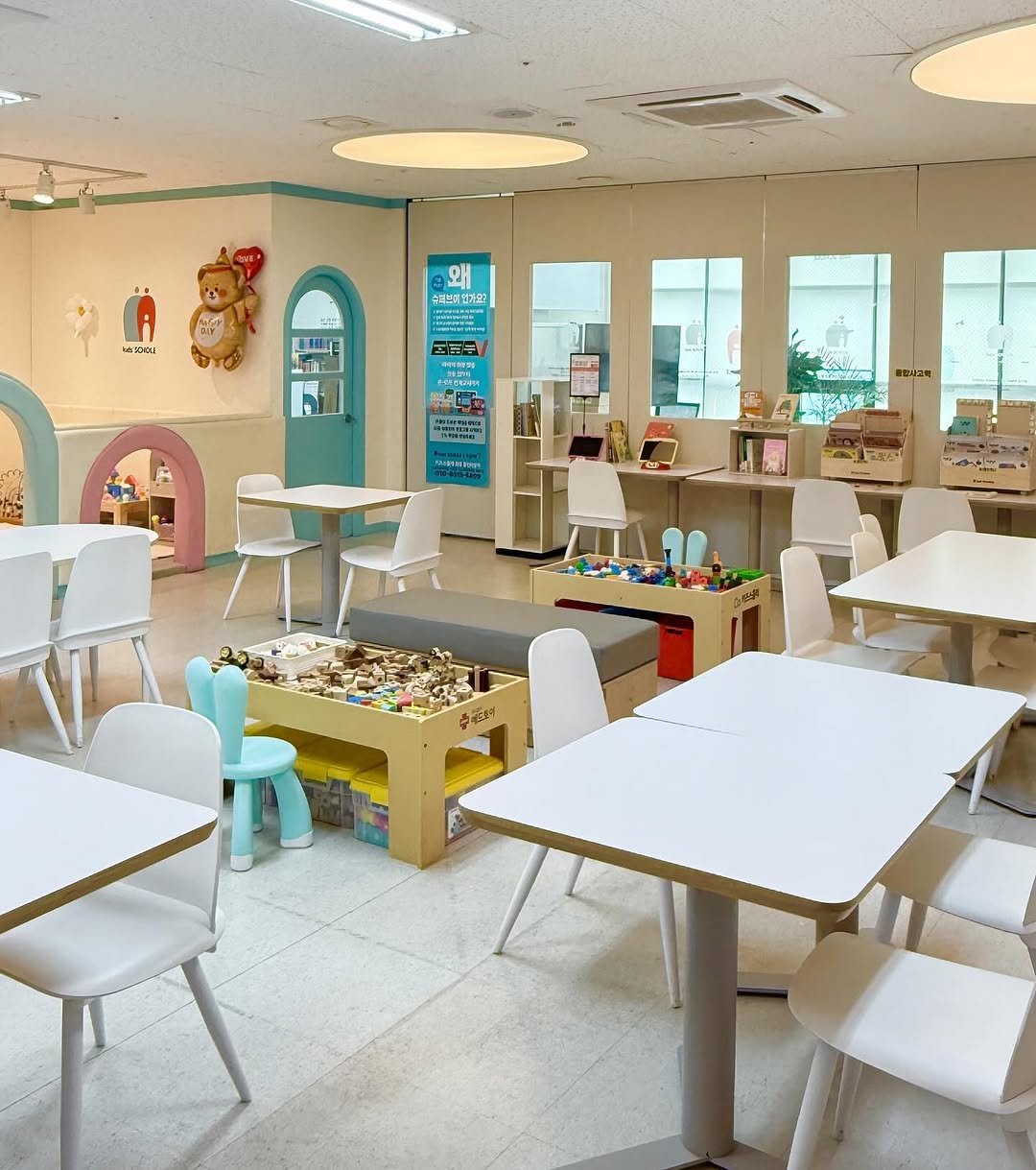 Photo by 키키야𖤐 on July 28, 2025. May be an image of table, childrens toy and text.