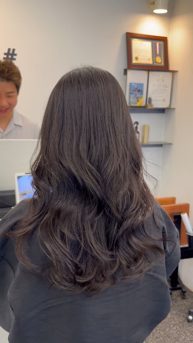 987_hair 게시물 이미지: 굵고 자연스러운 웨이브 스타일!

레이어드 고데기펌 스타일!

말리면 말릴 수록...