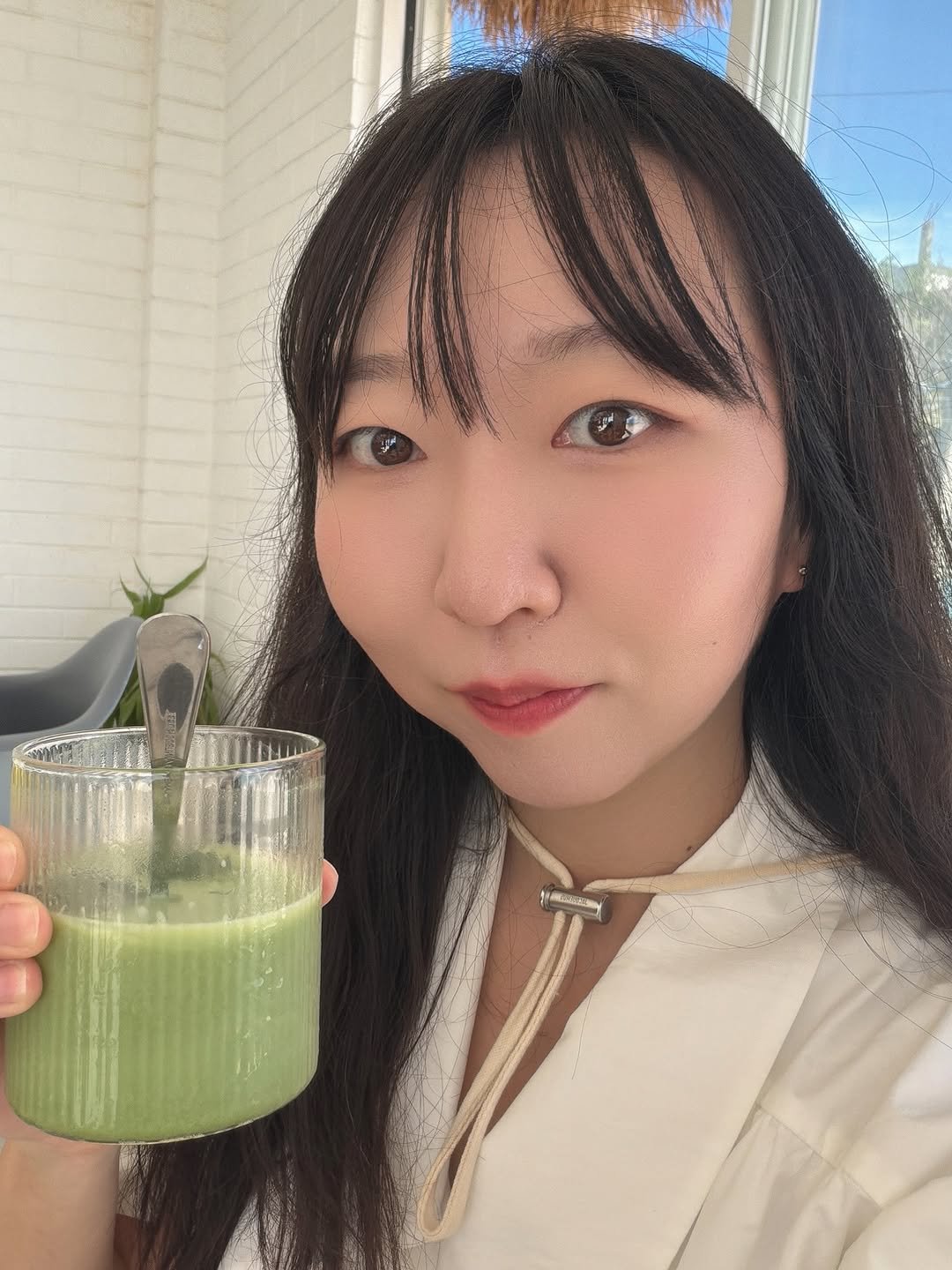 Photo by 남쪽구슬 | 키작녀 패션 데일리룩 | 똥손 뷰티 모공부자 on November 30, 2025. May be an image of algae, juice, smoothie and text.