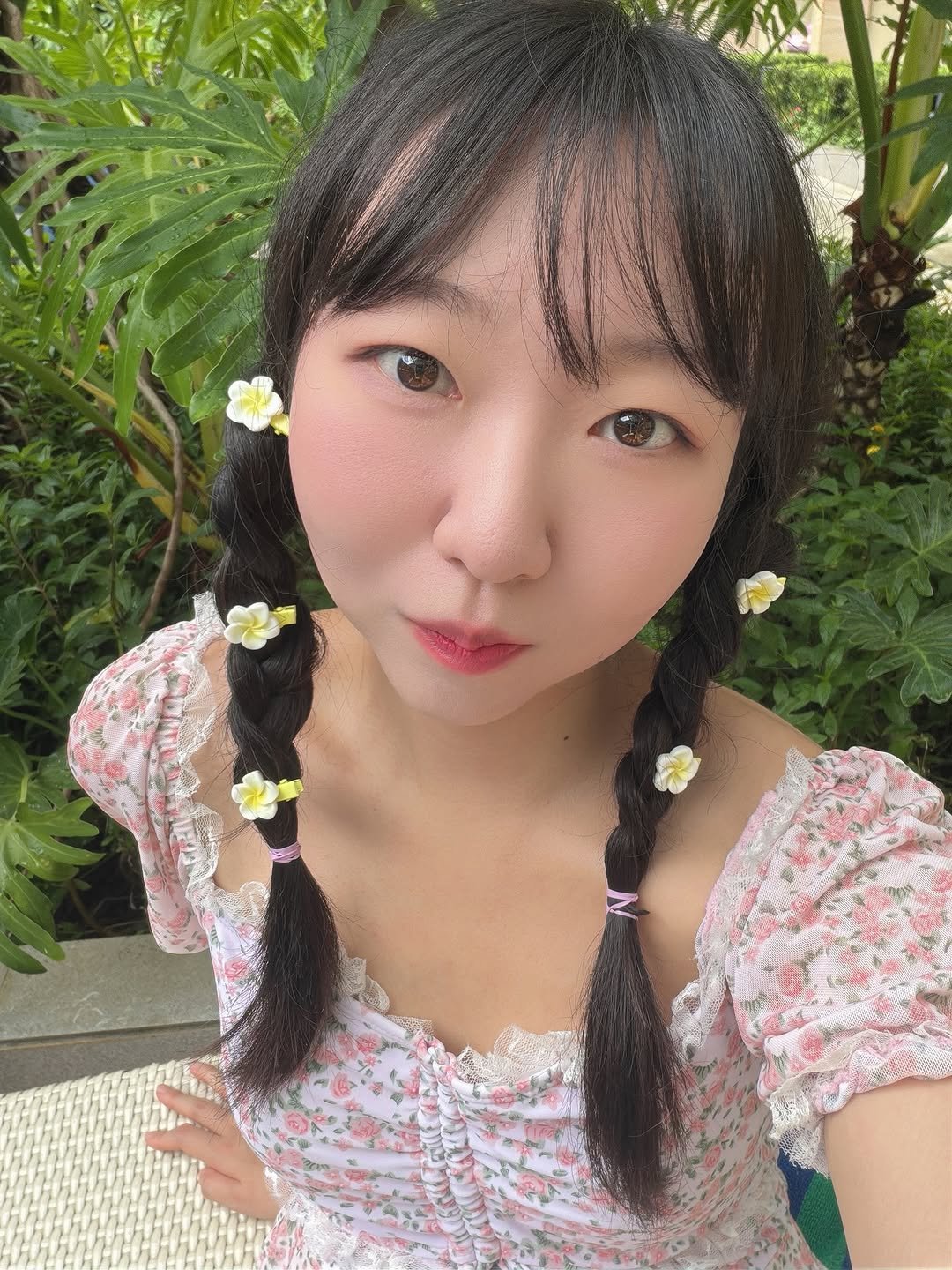 Photo by 남쪽구슬 | 키작녀 패션 데일리룩 | 똥손 뷰티 모공부자 on November 26, 2025. May be an image of one or more people, braids, sundress and text.