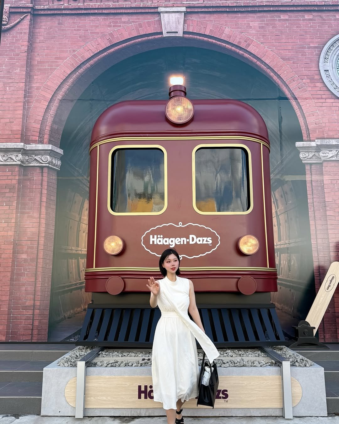 Photo shared by 패션 뷰티 아붐🍰ahboom on September 05, 2025 tagging @haagendazskorea. May be an image of 1 person, train, trolley, steam engine and text.