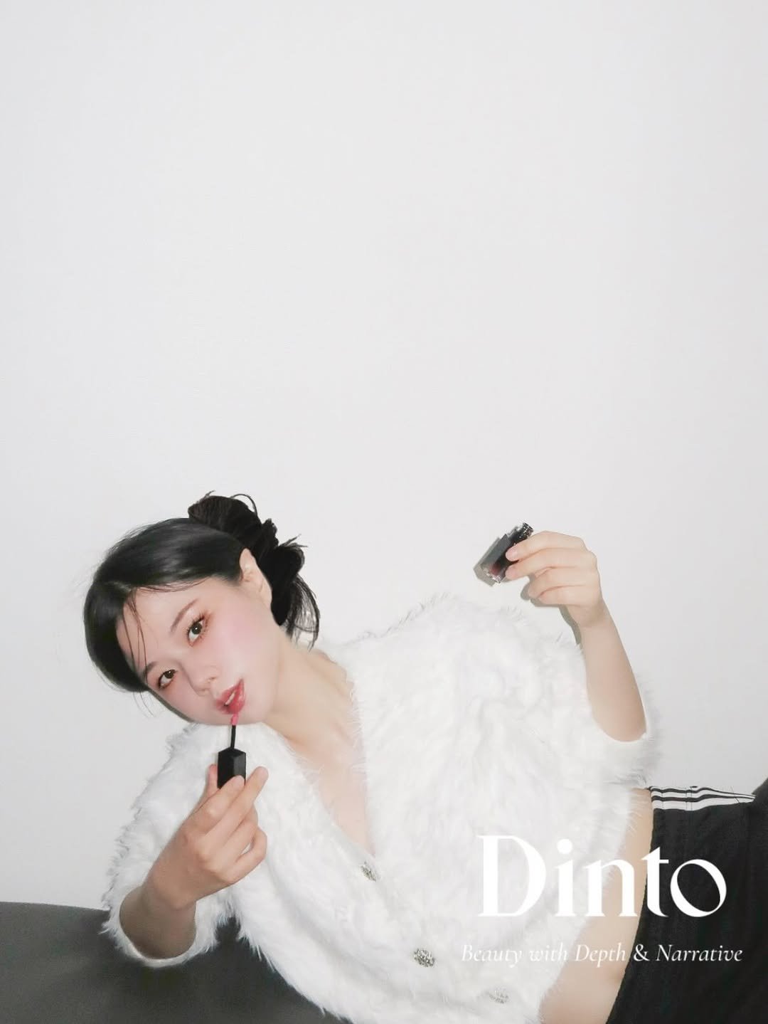 Photo shared by 패션 뷰티 아붐🍰ahboom on November 30, 2025 tagging @oliveyoung_official, and @dinto_cosmetic. May be an image of one or more people, lipstick, makeup, hair, goosedown coat, fur and text.