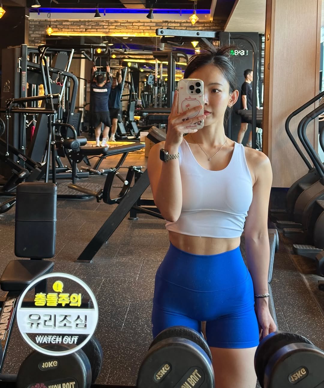 Aaar_jo 게시물 이미지: 에이 위에 탑은 빨강으로 입을껄!
대한민국 선수들 화이팅입니다🇰🇷🇰🇷