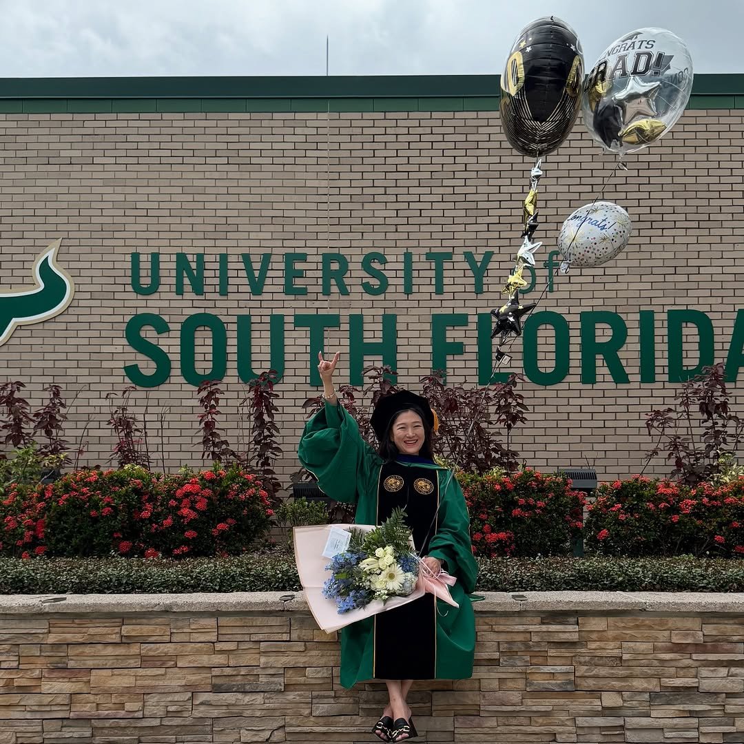 Bbomini 게시물 이미지: 박사 졸업 👩🏻‍🎓
취직 성공 💼

한국은 언제가지?🥹

#usfgrad