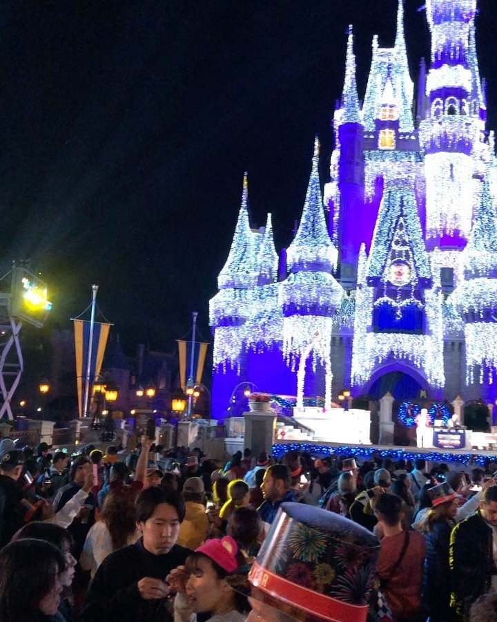 Bbomini 게시물 이미지: 이때가 많이 한산했던 🤗 #디즈니 #NYE 🏰
.
.
.
.
.
#해피뉴이어...