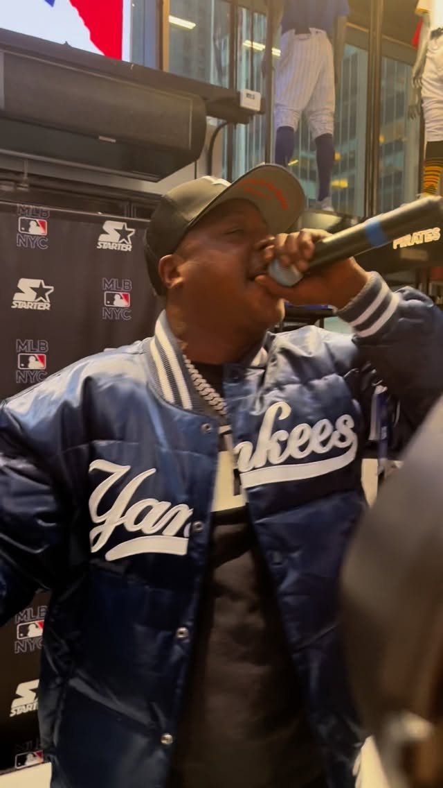 Blue 게시물 이미지: I’m going to always have fun behind my camera....