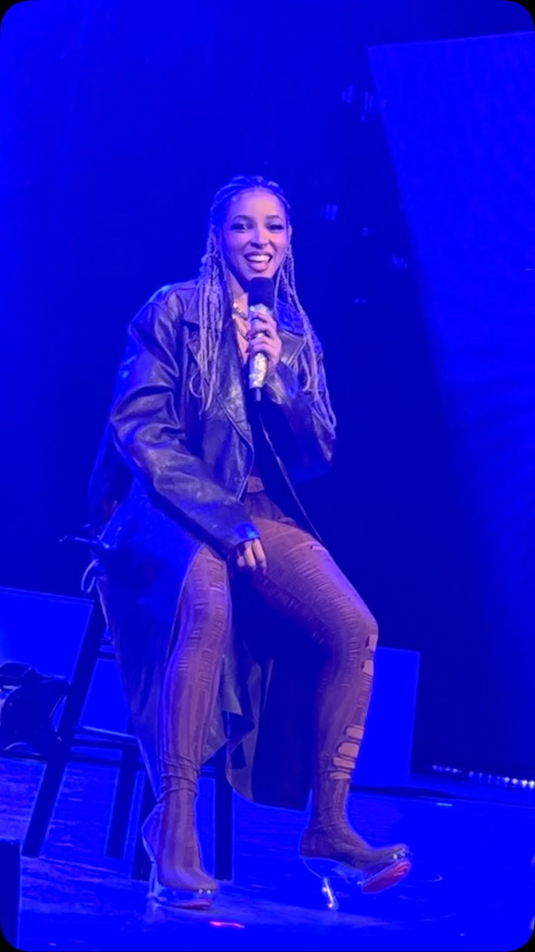 Blue 게시물 이미지: I’m trying to get @tinashenow to put the word...