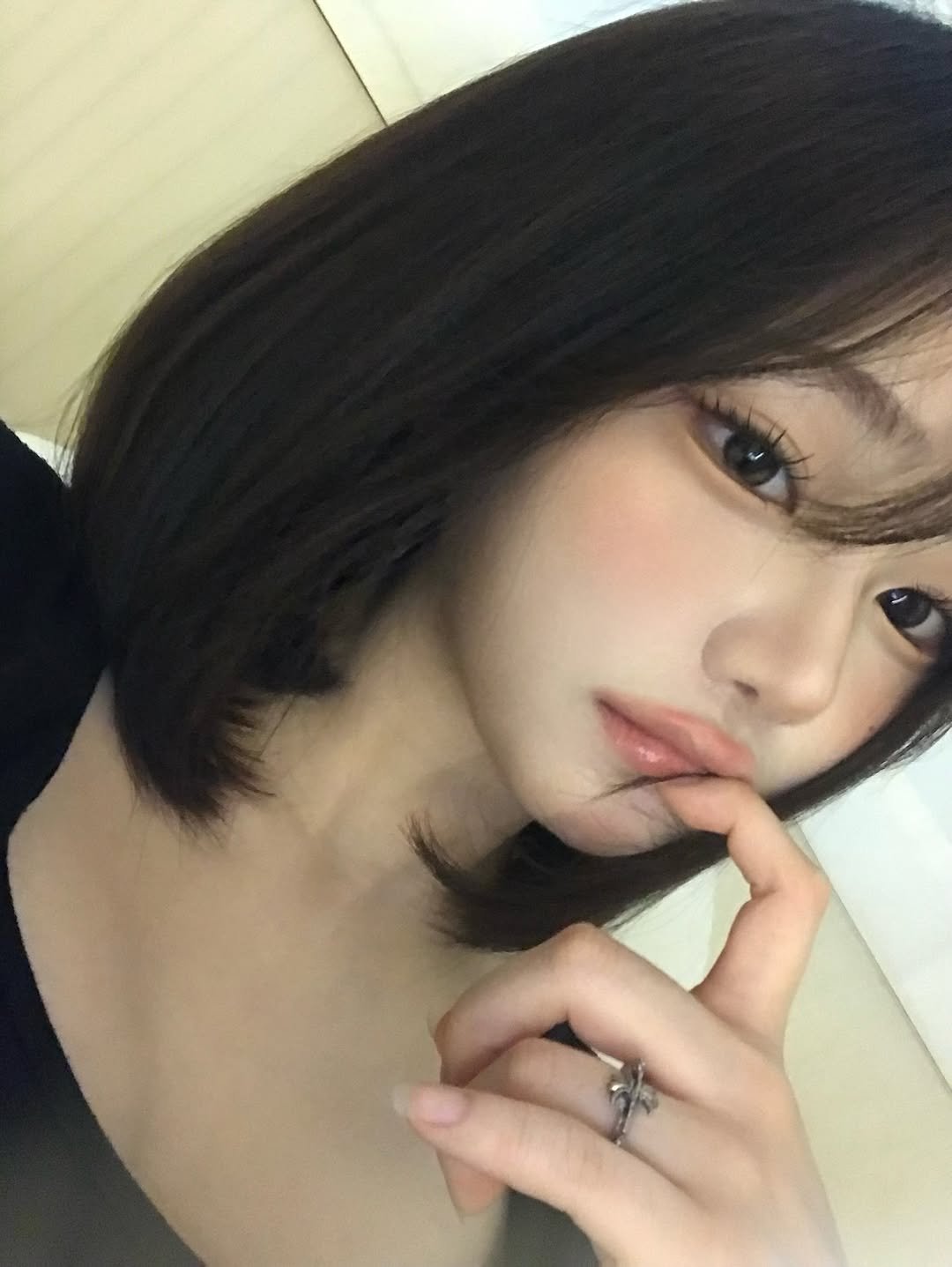 Photo by 백여경 on January 31, 2026. May be a selfie of one or more people, hair and text.