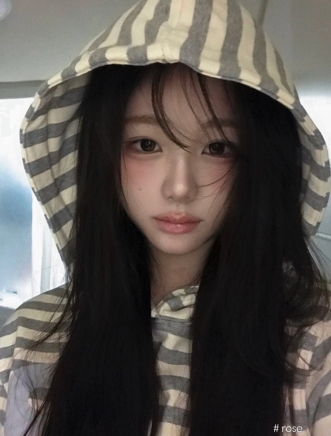 Photo by 백여경 on October 30, 2025. May be an image of one or more people, hair, parka, top and text.