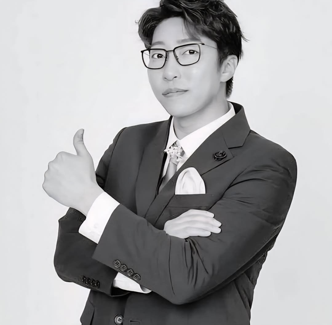 Photo by ETC on September 05, 2025. May be an image of 1 person, suit and eyeglasses.