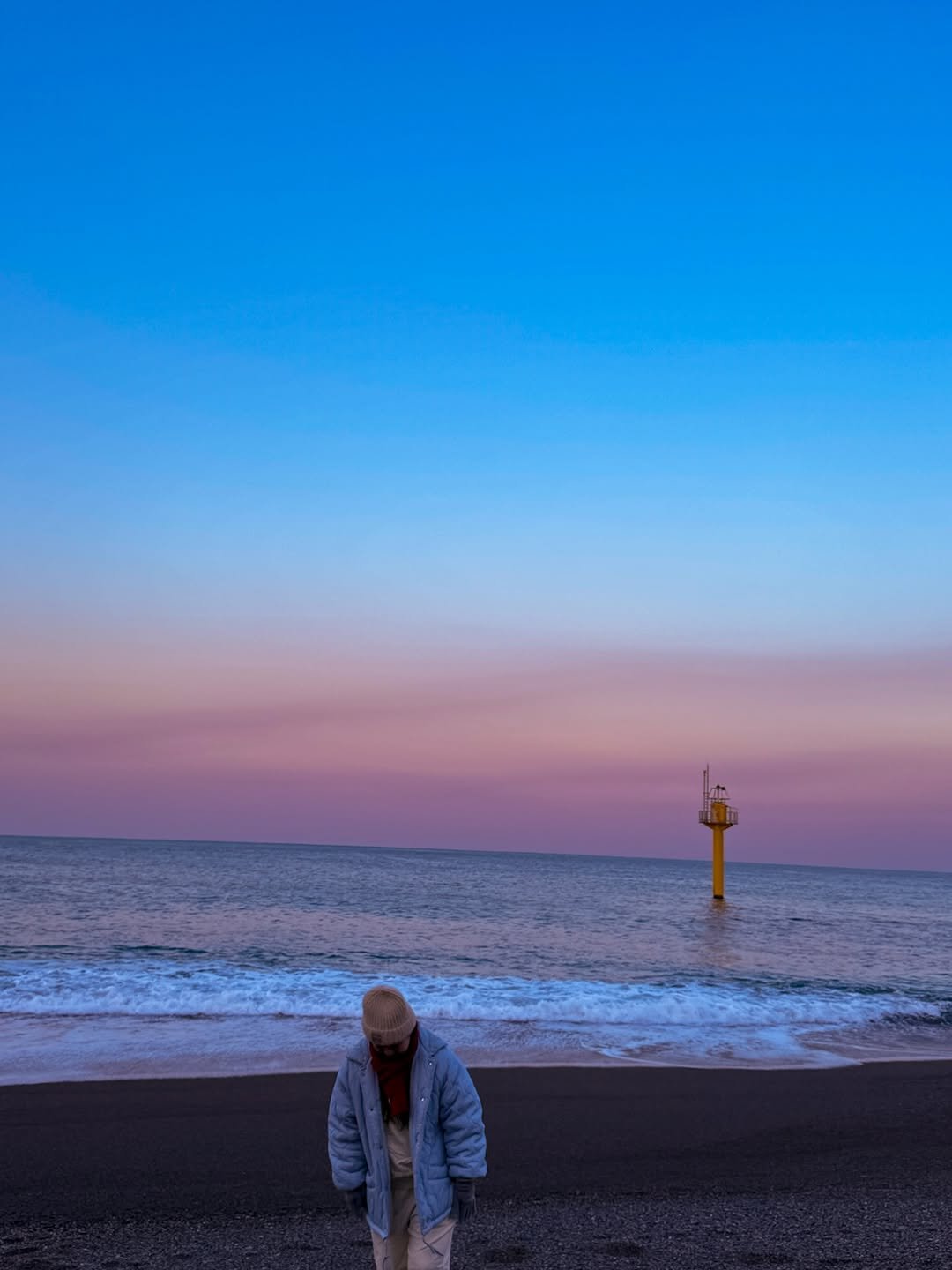 Photo by 은별 •ܫ• on January 12, 2026. May be an image of twilight, outdoors and text.