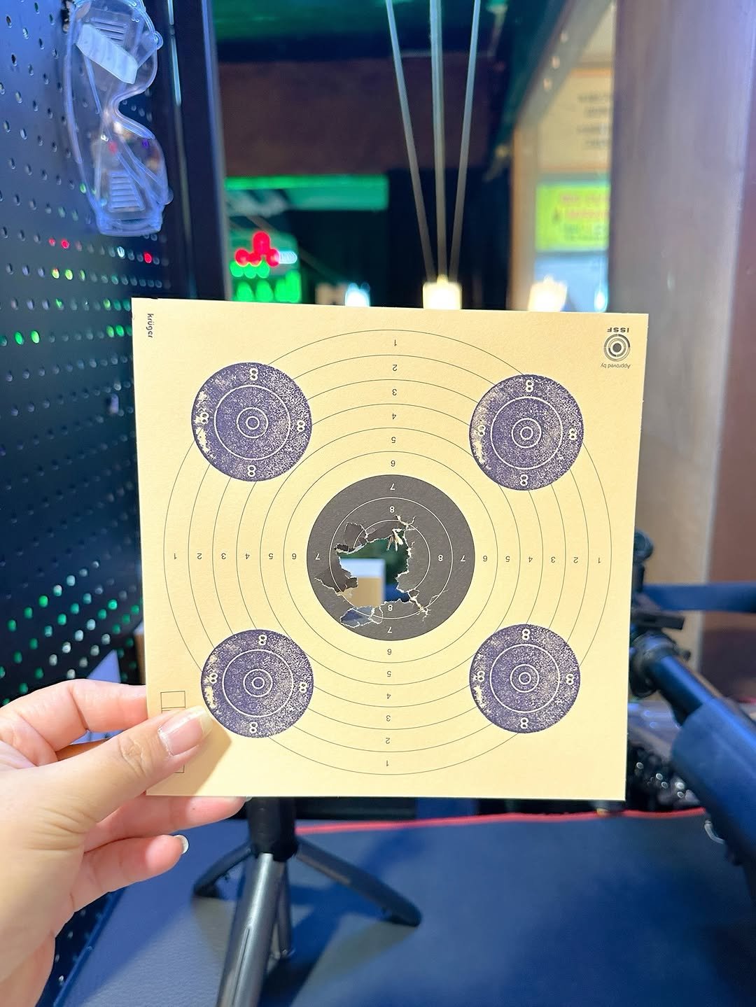Photo by 감성여행 크리에이터ㅣ꽃은별 on July 28, 2025. May be an image of skeet shooting, dartboard and text.