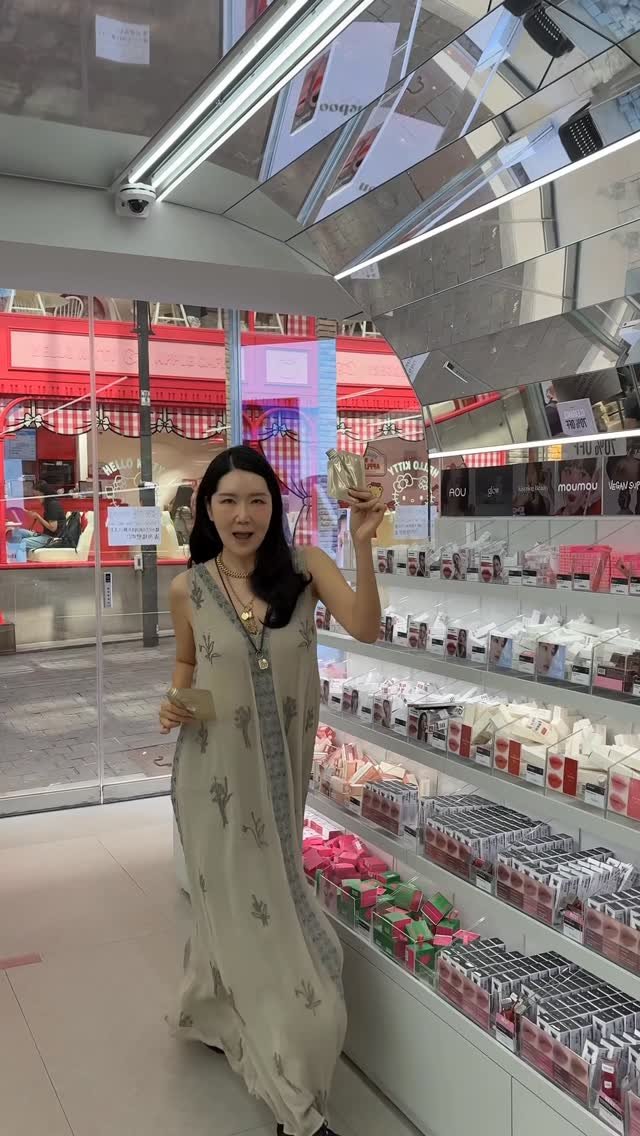 Euniunni 게시물 이미지: U betcha i pulled my back doing this🤓

I am a...