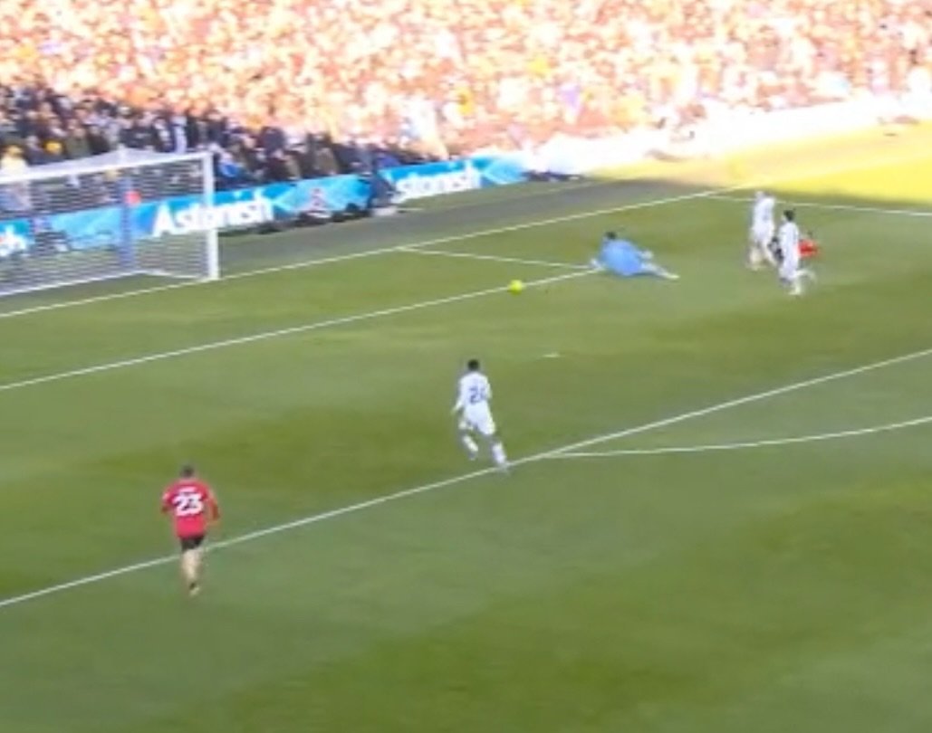 Photo by 축구 on January 04, 2026. May be an image of football, soccer and text.