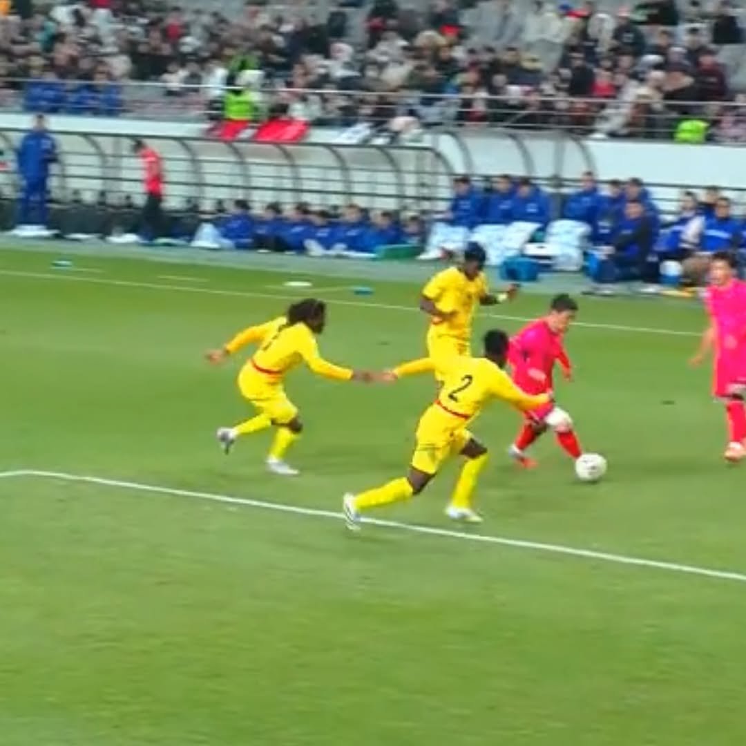 Photo by 축구 on November 18, 2025. May be an image of football and soccer.