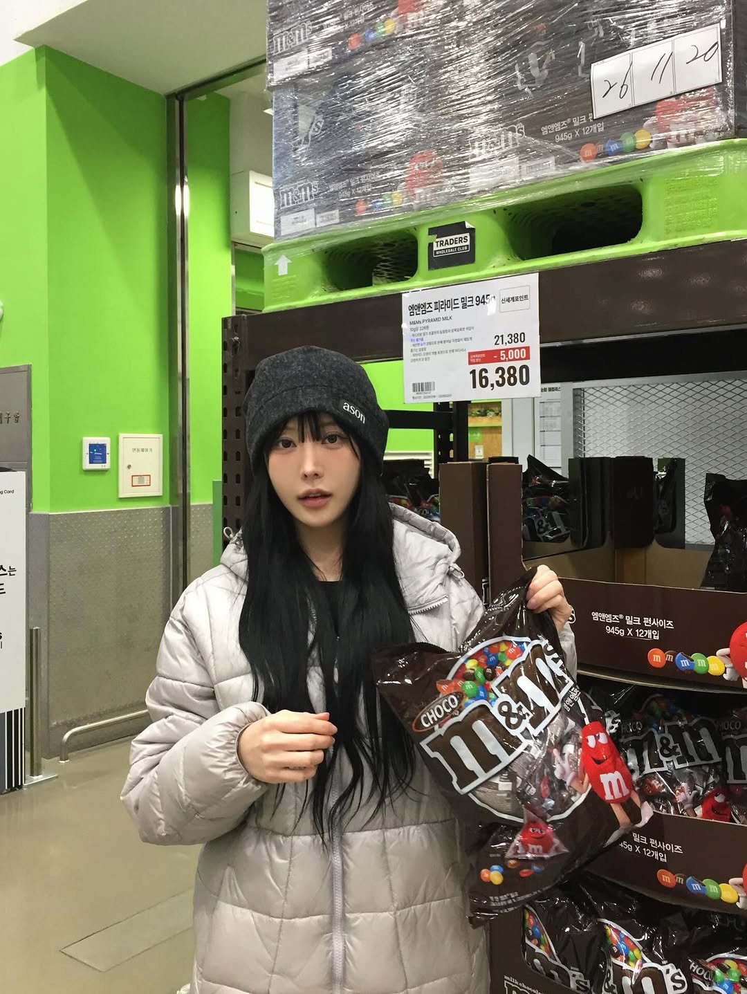 Photo shared by hee🍎 가이 on January 22, 2026 tagging @spao_kr. May be an image of parka, lollipop and text.