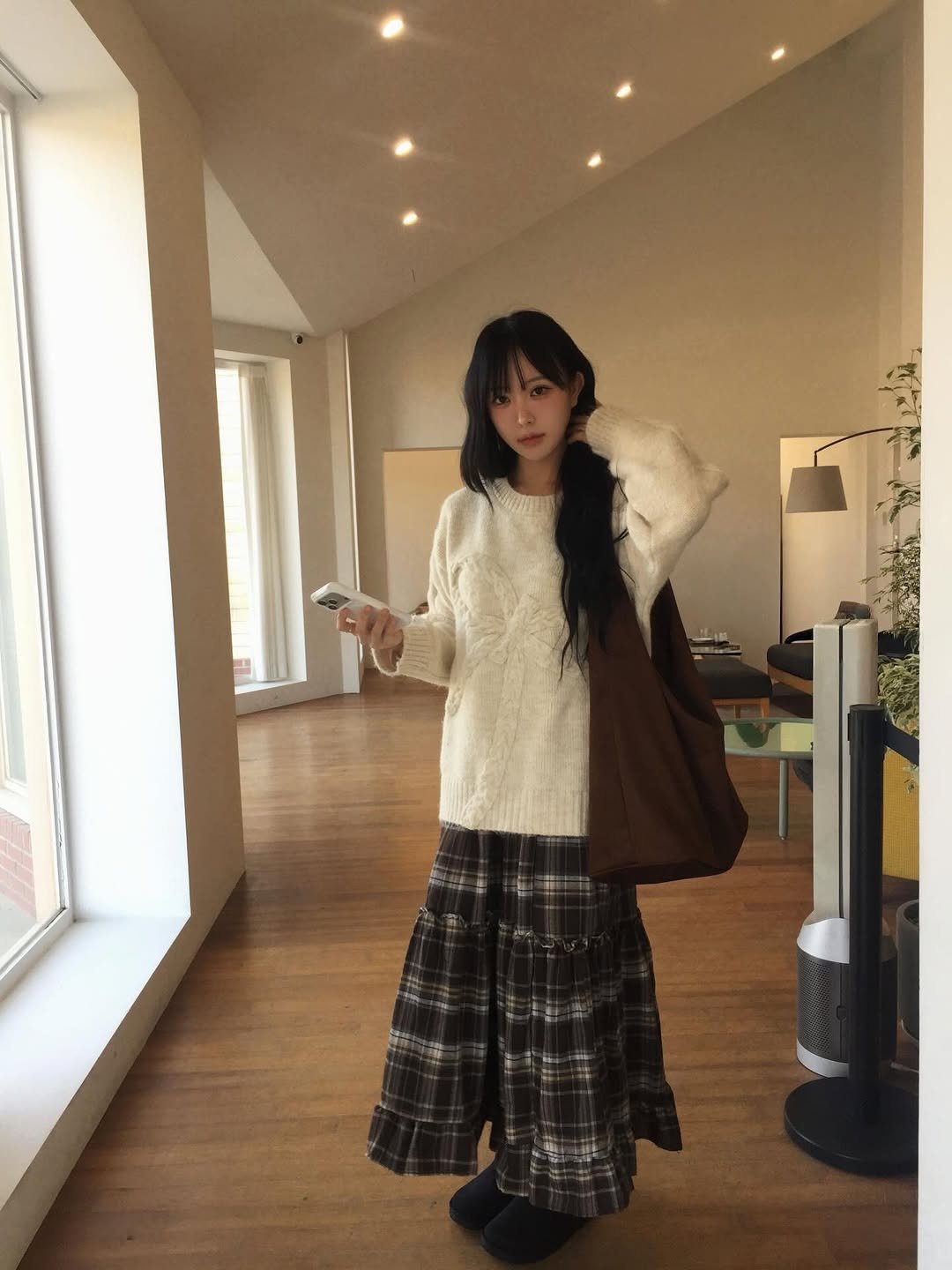 Photo shared by hee🍎 가이 on February 16, 2026 tagging @jerusalemsandals_kr, and @piari_official. May be an image of sleepwear, duffle coat, parka and text.