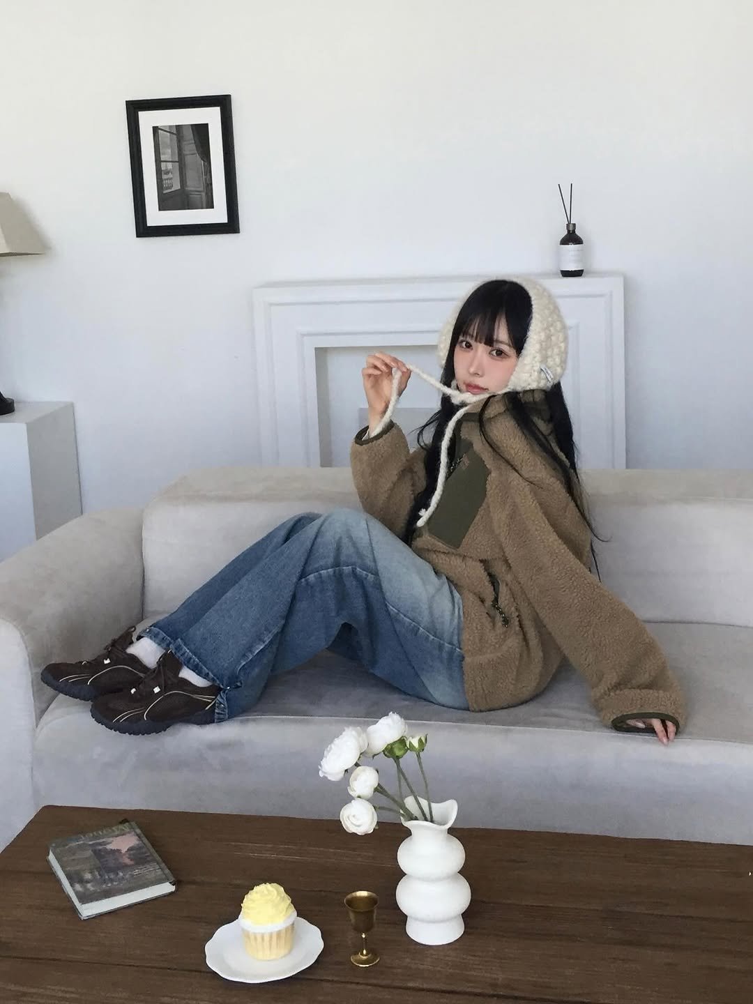 Photo shared by hee🍎 가희 on January 05, 2026 tagging @musinsa.official, @fila_korea, @jeep_follow, and @tailorstudio_official. May be an image of duffle coat, overcoat, bath robe, parka, turtleneck and text.