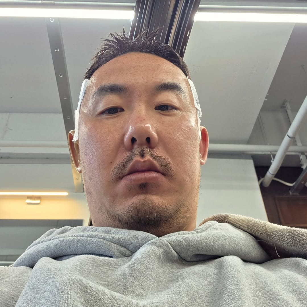 Photo by 헤헤TUBE on April 08, 2026. May be an image of one or more people, beard and text.