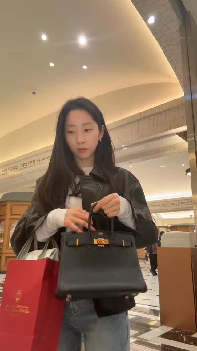 Jieunxmama 게시물 이미지: 오늘 한달 중 어택이 가장 많은 날이지만
그럴수록 몸 컨디션을 무시하고 더 꾸미고...