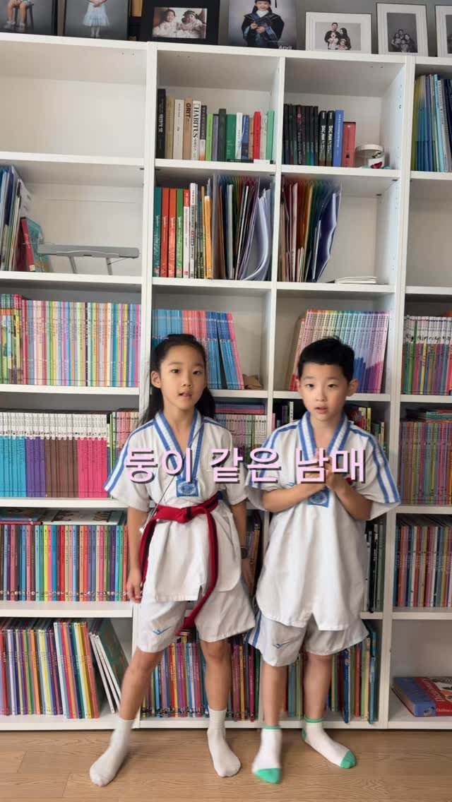 Jieunxmama 게시물 이미지: 오랜만에 남매샷 찍는데 넘 예뻐서 피드 박제 🤍🩵