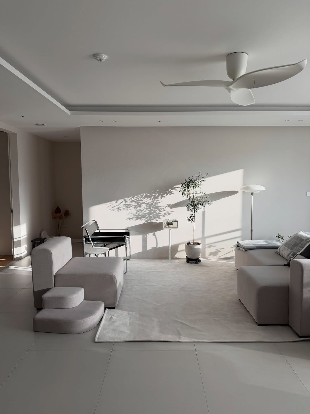 Photo by Jin on February 18, 2026. May be an image of lighting, chaise lounge, sofa, living room, sliding door, indoors and text.