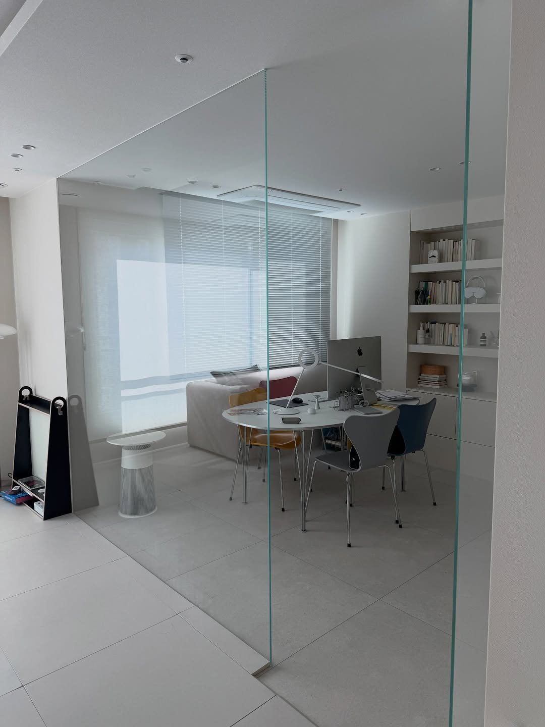 Photo shared by Jin on April 26, 2026 tagging @fritzhansen_korea, and @jdhomedressing_official. May be an image of mirror, indoors, sliding door, window and text.