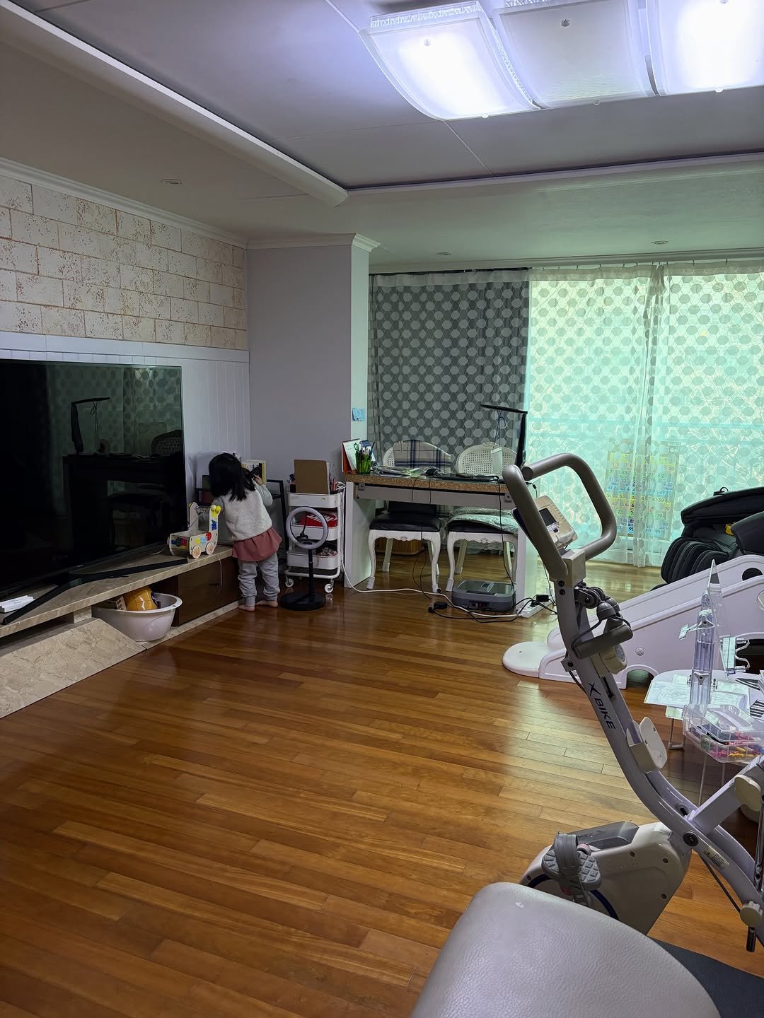 Photo by 주부지도 | 살림소생 on December 01, 2025. May be an image of lighting, indoors and text.