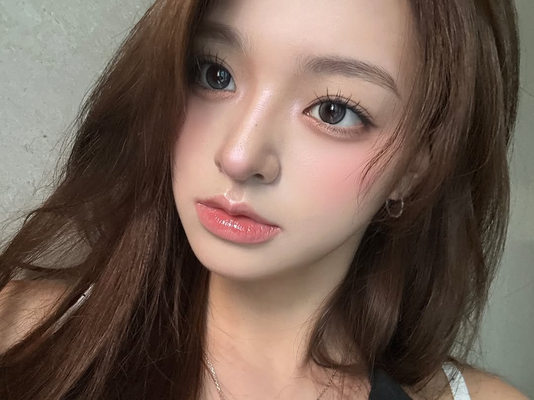 Photo by 주원 on September 21, 2025. May be a selfie of one or more people, makeup, lipstick, hair and text.