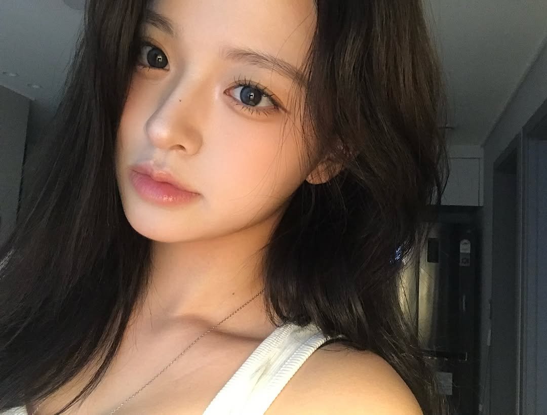 Photo by 주원 on October 23, 2025. May be a selfie of one or more people, hair and text.