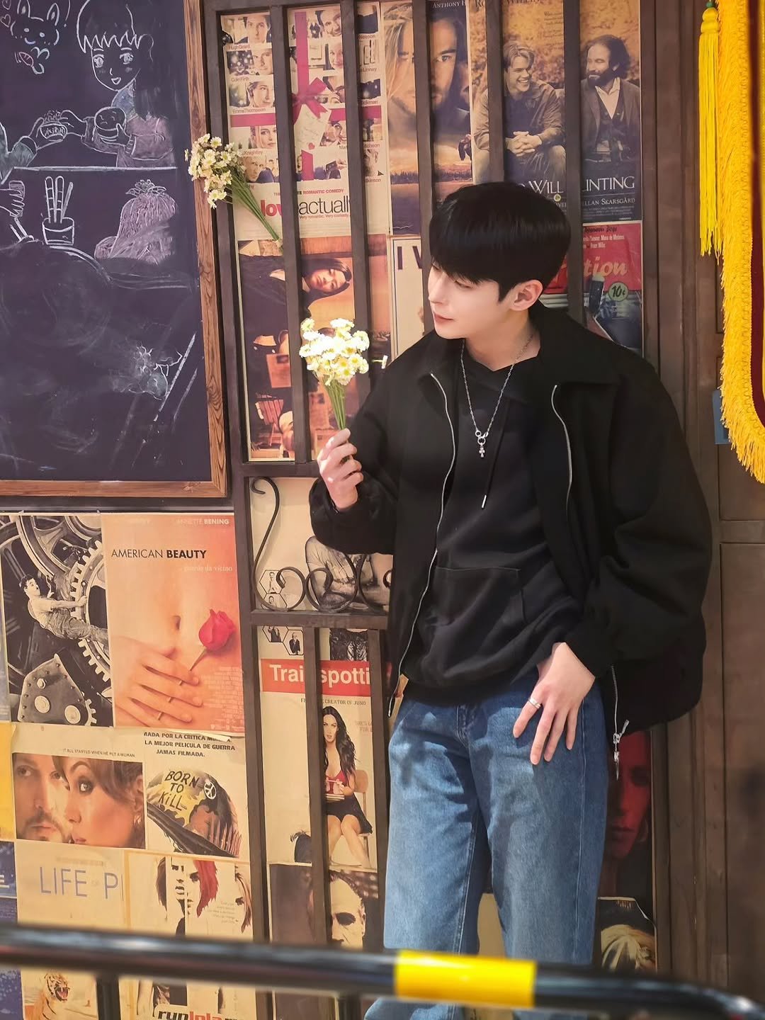 Photo by 장건우 on November 08, 2025. May be an image of duffle coat, bolo tie and text.