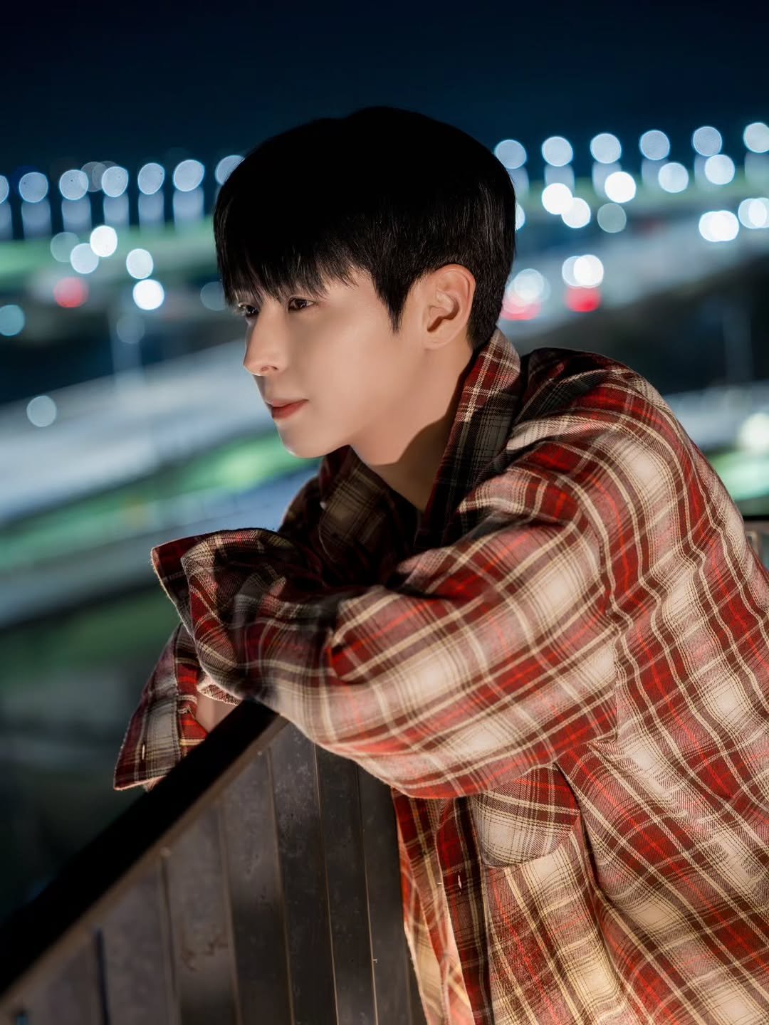 Photo shared by 거 누 on April 25, 2026 tagging @keon_uuj, and @silky6pic. May be an image of text.