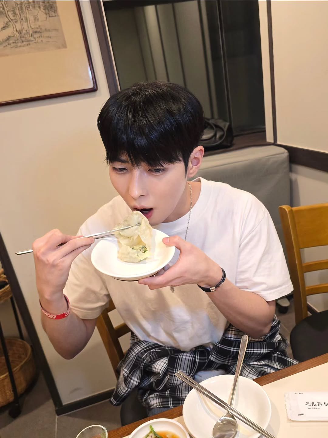 Keon_uuj 게시물 이미지: 더워 죽겠는데 냉면 땡기면 여기 진짜 추천해연🔥

청담에 있는 만경면옥...