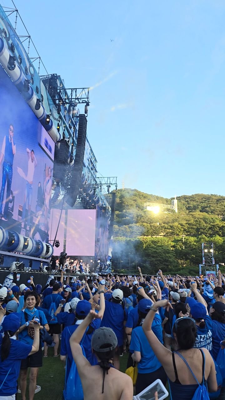 Keon_uuj 게시물 이미지: 25.08.15 흠뻑쇼 근황 (with.흠뻑쇼아이돌)

#흠뻑쇼 #싸이 #psy #부산흠뻑쇼
