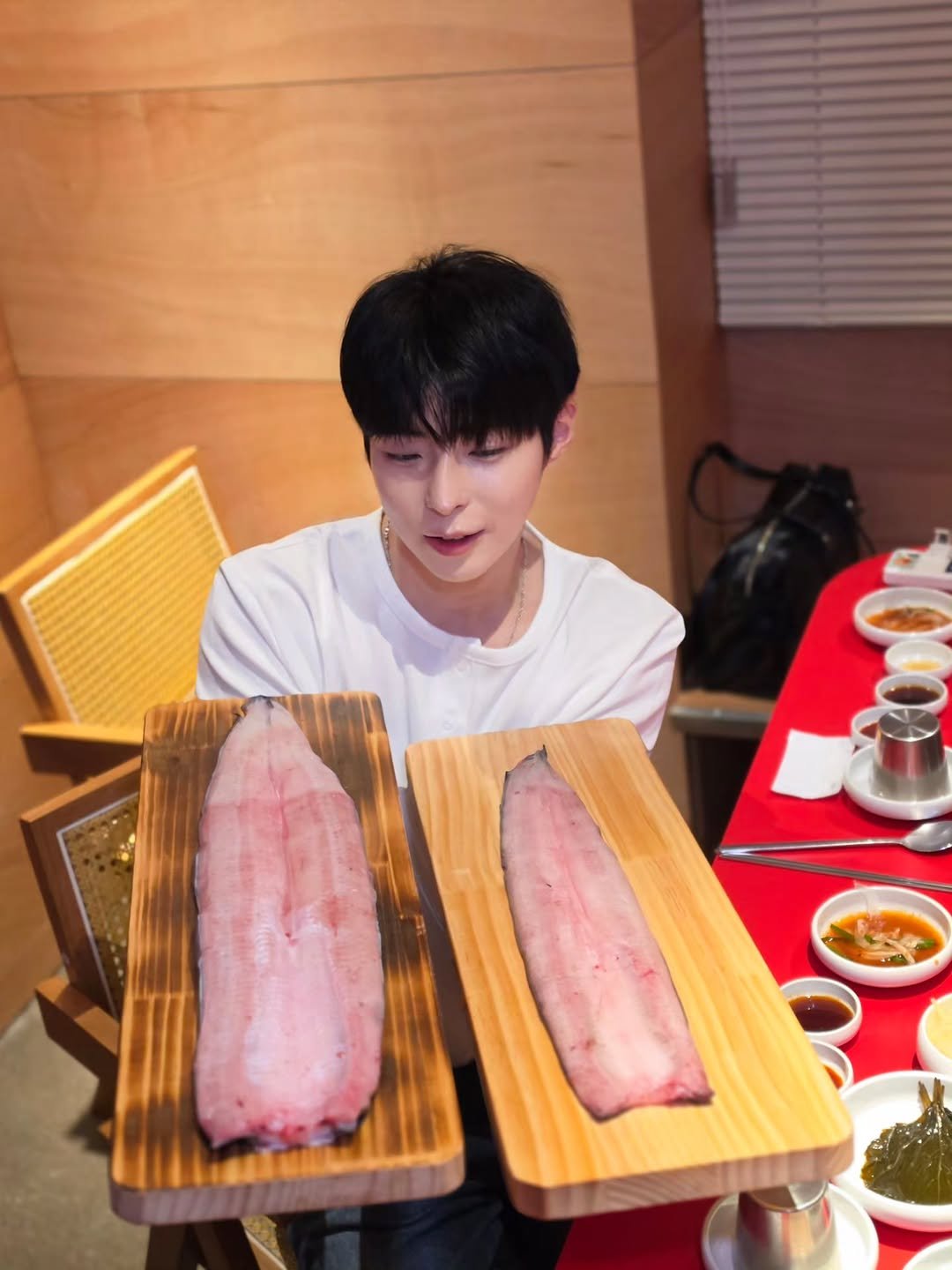 Keon_uuj 게시물 이미지: 강남에서 드디어 제 인생 장어를 찾았습니다.🔥

수조에서 바로 손질한 장어를
숯불에...