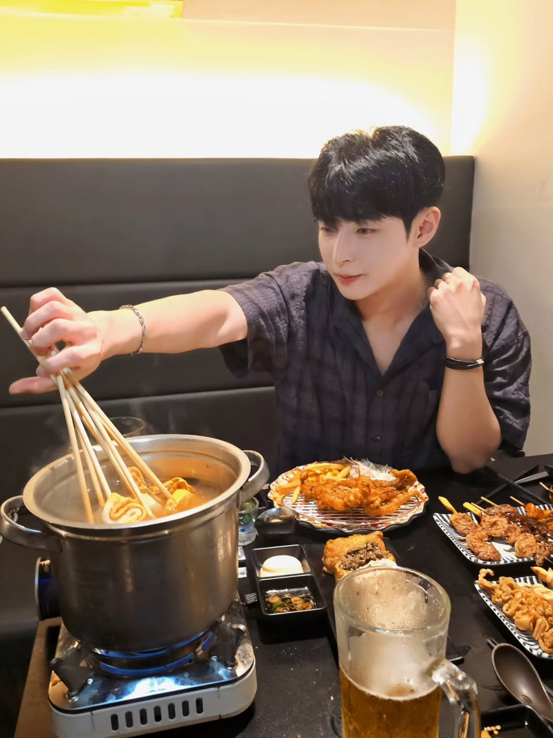 Photo shared by 장건우 on August 17, 2025 tagging @25cm_official_. May be an image of 1 person, chopsticks and text.
