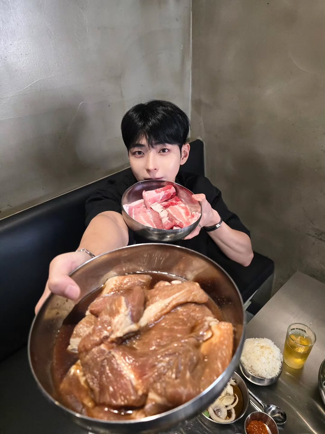Photo by 장건우 on August 15, 2025. May be an image of 1 person, chicken, steak, pork and text.