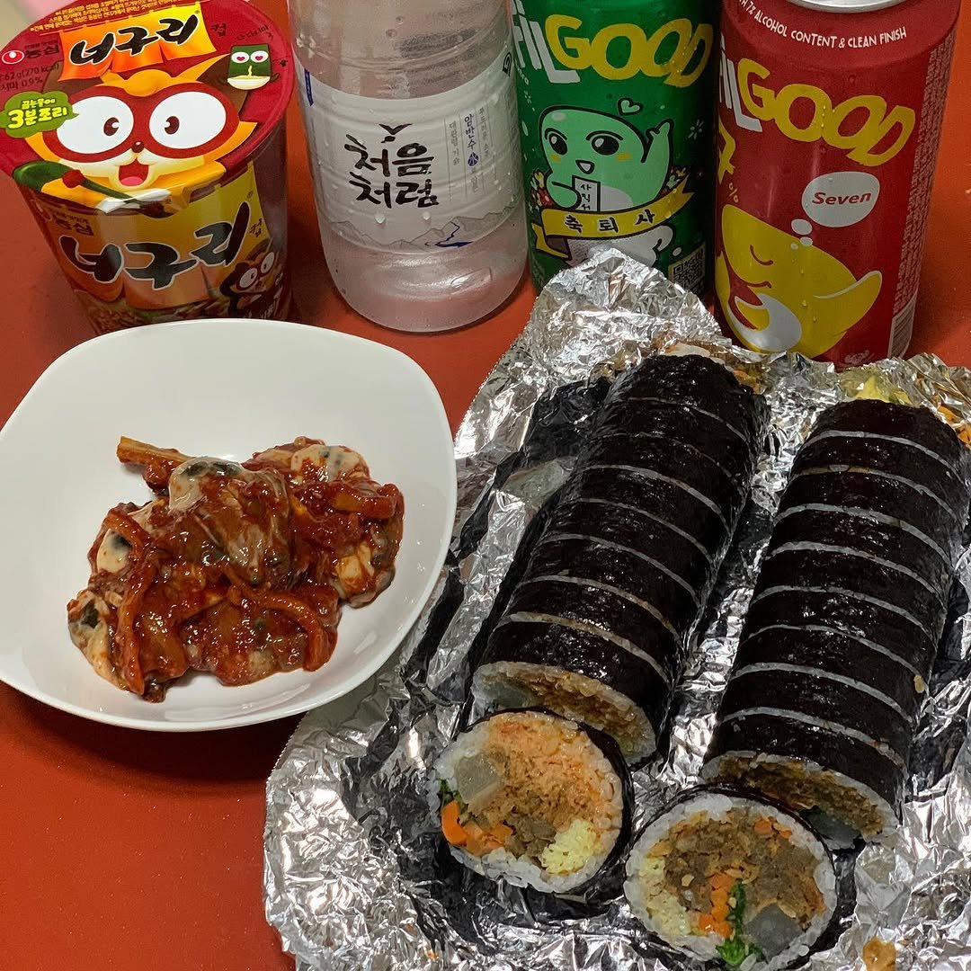 Limbbo 게시물 이미지: 사진 보고 꽂혀서 바로 다녀옴!! 유부김밥+김치참치김밥! 맛있다👍👍
