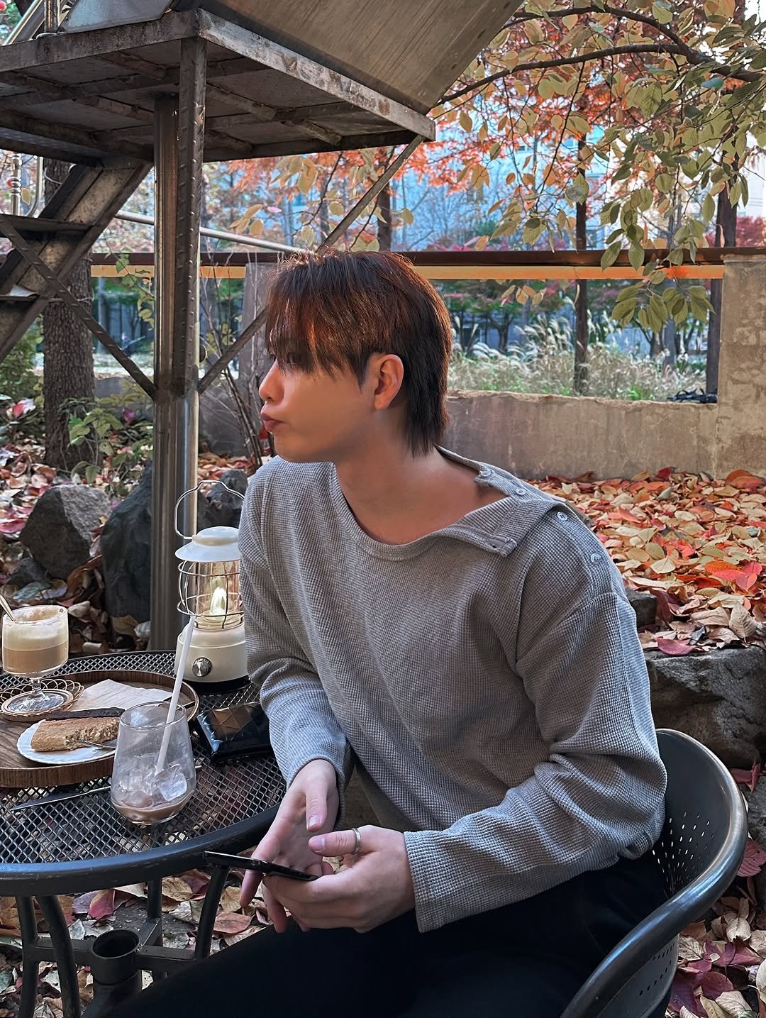 Photo shared by 이승훈 SƐAN | 로사뷔노 on December 18, 2025 tagging @yn_cherryblossom, and @rosavinofficial. May be an image of text.