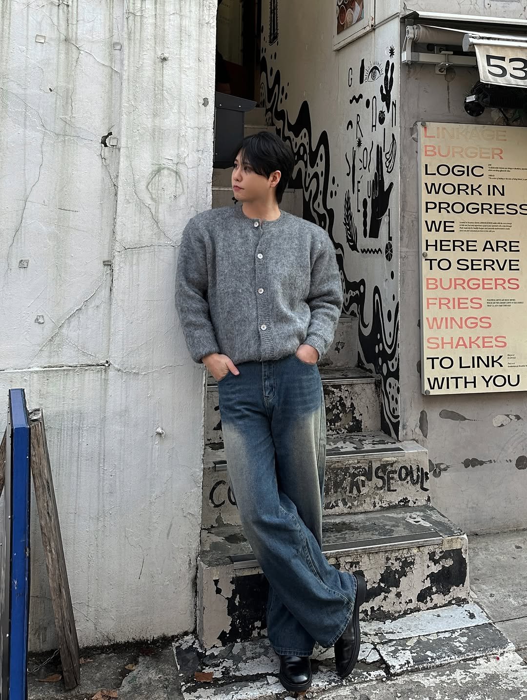 Photo shared by 이승훈 SƐAN | 로사뷔노 on January 22, 2026 tagging @rosavinofficial. May be an image of one or more people, people standing, fire escape, brick wall and text that says '53 量 LINKAGE BURGER LOGIC WORK IN PROGRESS WE HERE ARE TO SERVE BURGERS FRIES WINGS SHAKES To LINK ២ក WITHYOU WITH YOU'.