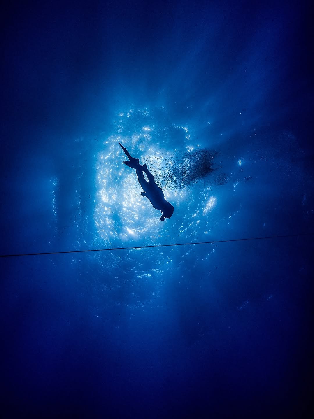 Photo by 웅자 | 프리다이빙 • 강사 • 가끔수의사 in Dahab - Lighthouse with @underwatergraphy. May be an image of swimming, snorkel, wetsuit, water, the Blue Grotto and text.
