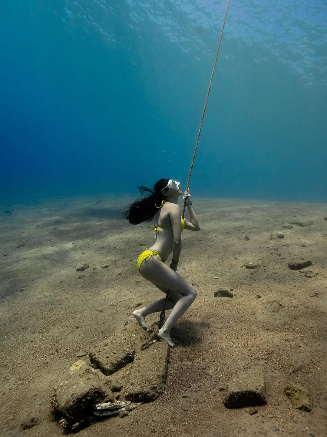 Photo by 세희 in Dahab, South Sinai, Egypt with @underwatergraphy. May be an image of snorkel, wetsuit, water and text.