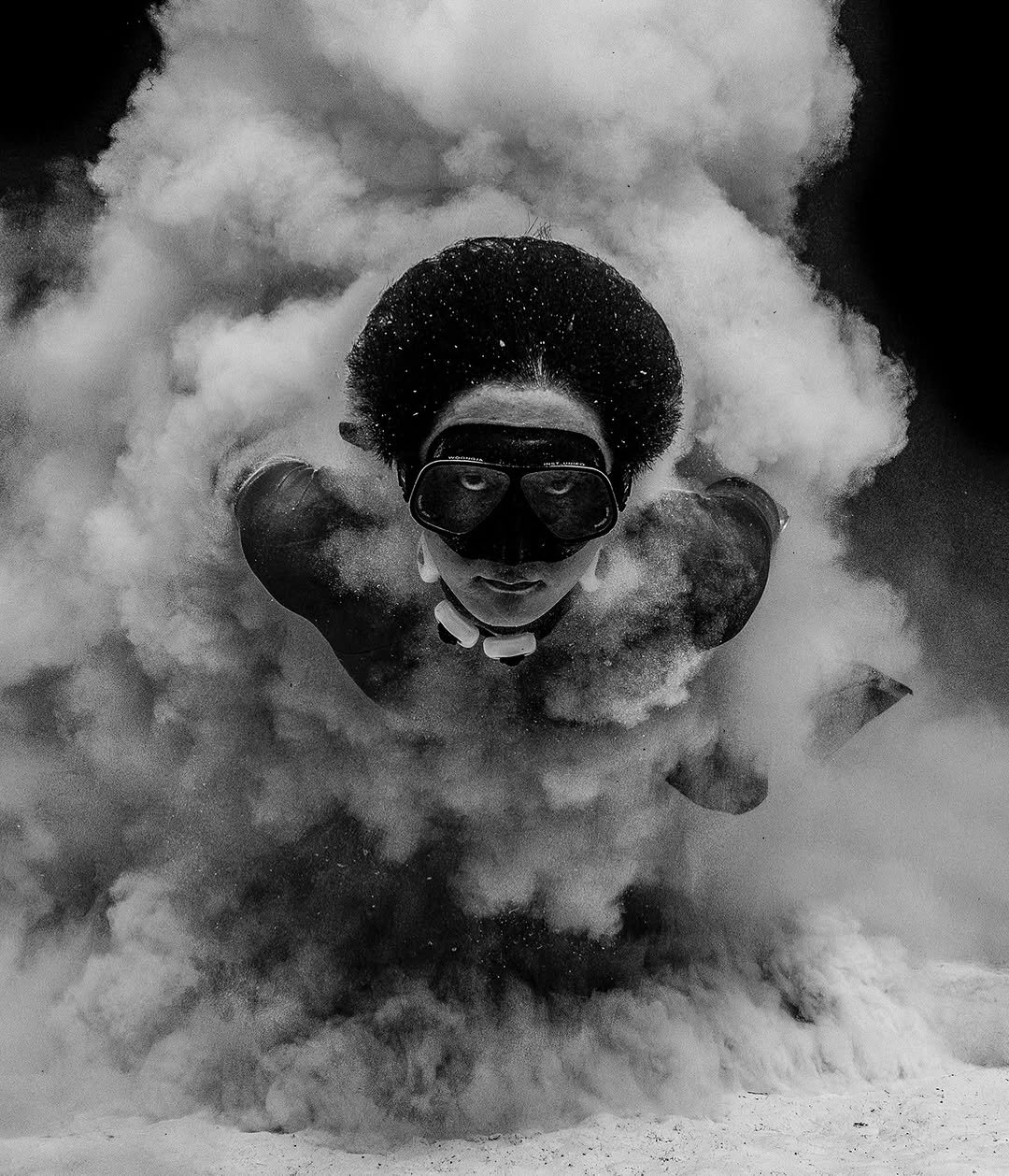 Photo shared by LEE JONGKEE on December 29, 2025 tagging @woongja23, and @molchanovs.korea. May be a black-and-white image of snorkel, glasses, wetsuit, gas mask and text.