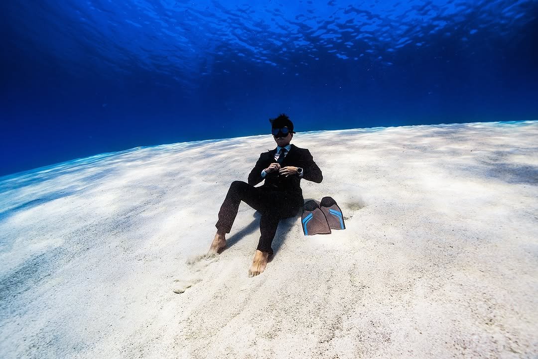 Photo shared by LEE JONGKEE on November 15, 2025 tagging @woongja23, and @molchanovs.korea. May be an image of swimming, wetsuit, snorkel and text.