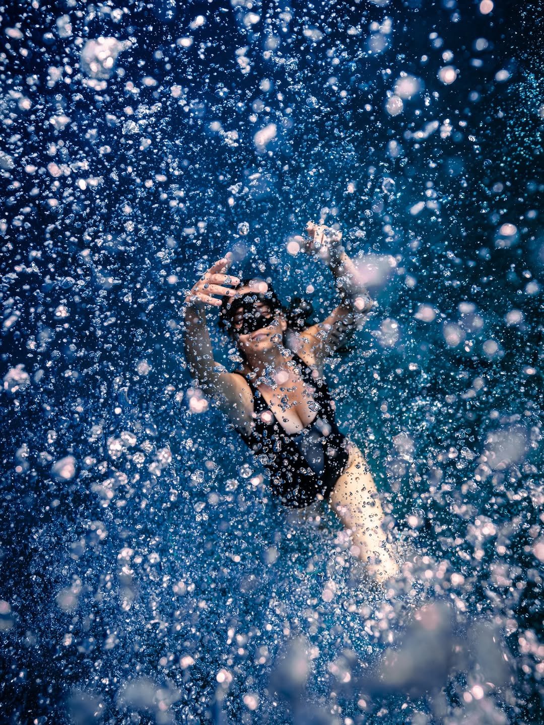 Photo shared by LEE JONGKEE on December 15, 2025 tagging @sonykorea, @nauticamhousings, @sonyalpha, @cath4dive, and @sonyunderwater. May be an image of swimming, pool and text.